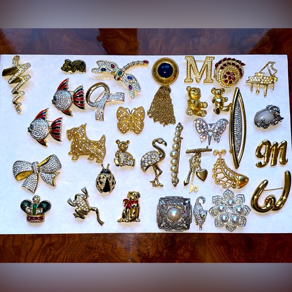 LOT of Beautiful Brooches - Picture 1 of 6